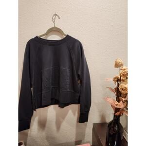 Nike‎ Dri-Fit Cropped Sweatshirt Women's Size Small Black relaxed Logo Embossed